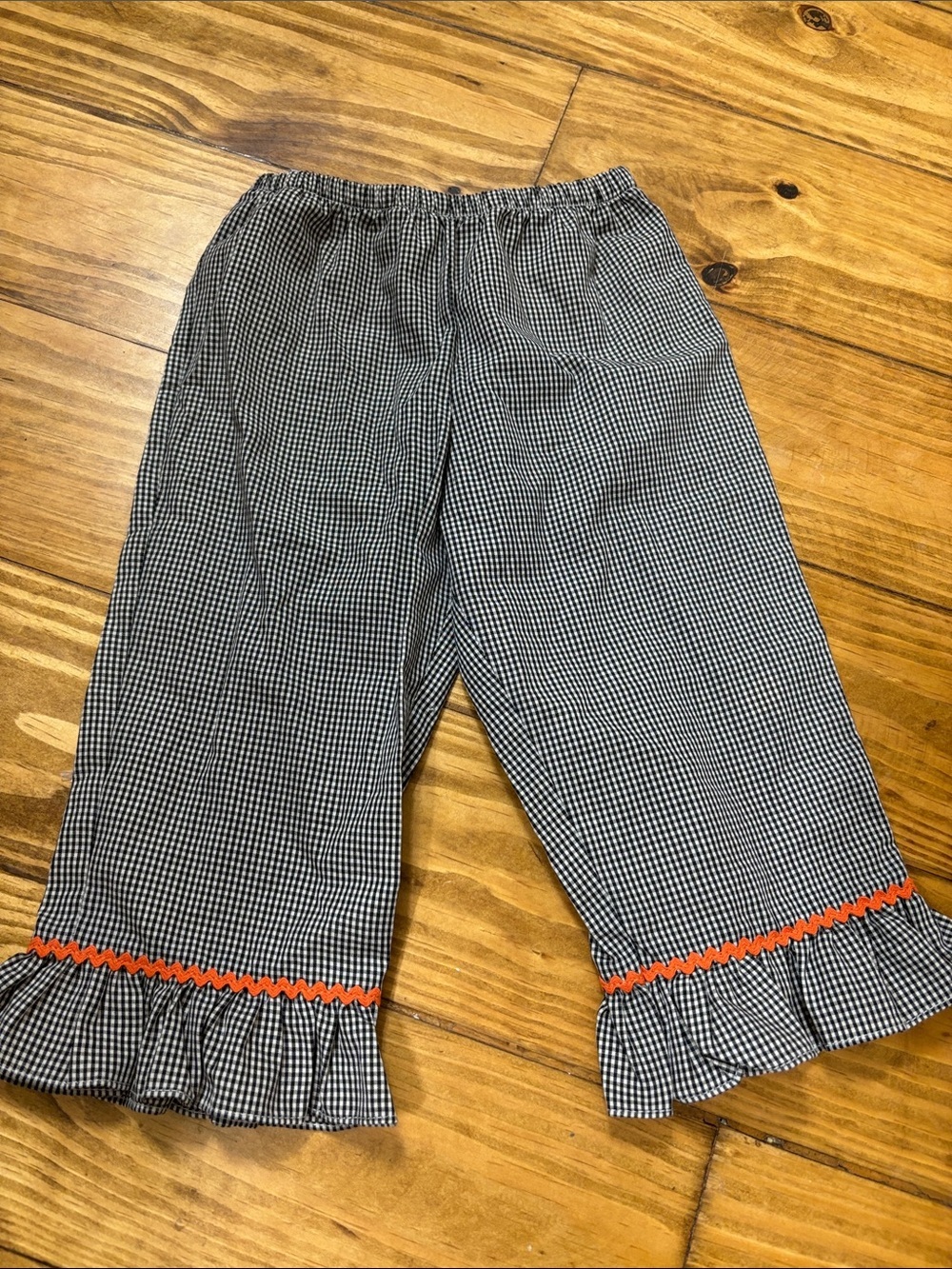 Toddler Girl Size 18 Months Black & White Pants w/Bottom Ruffle Detail
